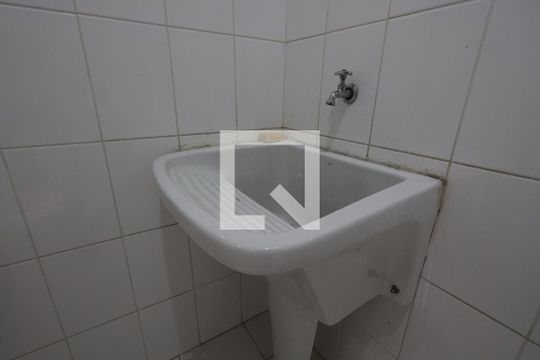1º  andar - área de serviço - tanque de casa para alugar com 4 quartos, 150m² em Parque Frondoso, Cotia