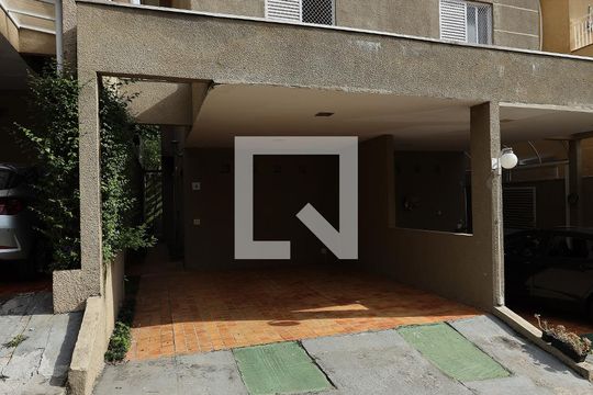 Garagem de casa para alugar com 4 quartos, 150m² em Parque Frondoso, Cotia