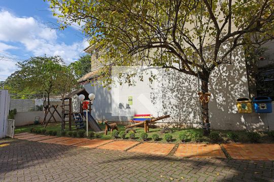 Área coimum - playground de casa para alugar com 4 quartos, 150m² em Parque Frondoso, Cotia