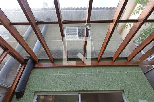 1º  andar - fundo de quintal - detalhes de casa para alugar com 4 quartos, 150m² em Parque Frondoso, Cotia