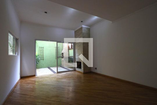 Casa para alugar com 4 quartos, 150m² em Parque Frondoso, Cotia