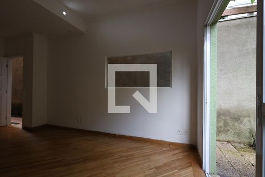 1º  andar - sala de casa para alugar com 4 quartos, 150m² em Parque Frondoso, Cotia