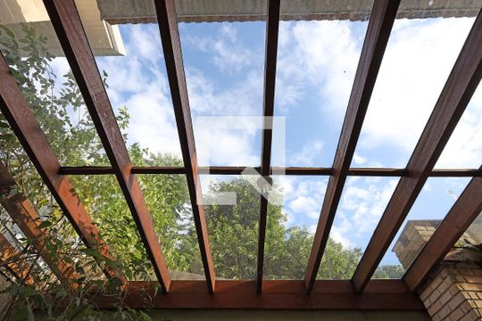 1º  andar - fundo de quintal - teto  de casa para alugar com 4 quartos, 150m² em Parque Frondoso, Cotia