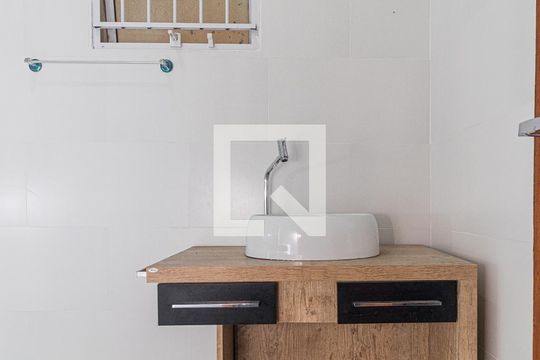Banheiro de apartamento à venda com 3 quartos, 80m² em Partenon, Porto Alegre