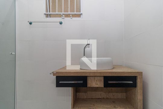 Banheiro de apartamento à venda com 3 quartos, 80m² em Partenon, Porto Alegre