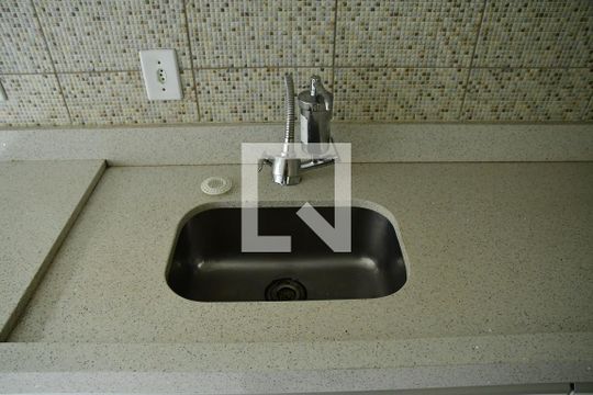Cozinha de apartamento para alugar com 3 quartos, 62m² em Jardim Isis, Cotia