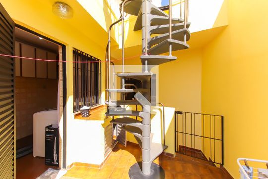 Área externa de casa à venda com 3 quartos, 168m² em Vila Bertioga, São Paulo