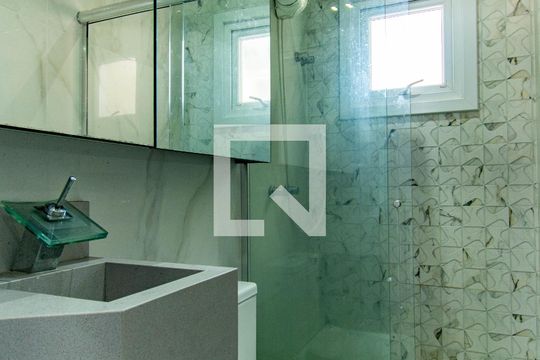 Banheiro de casa à venda com 4 quartos, 300m² em Rio Branco, Canoas