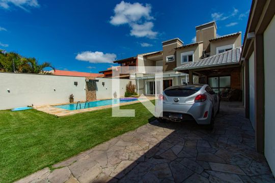 Quintal de casa à venda com 4 quartos, 300m² em Rio Branco, Canoas