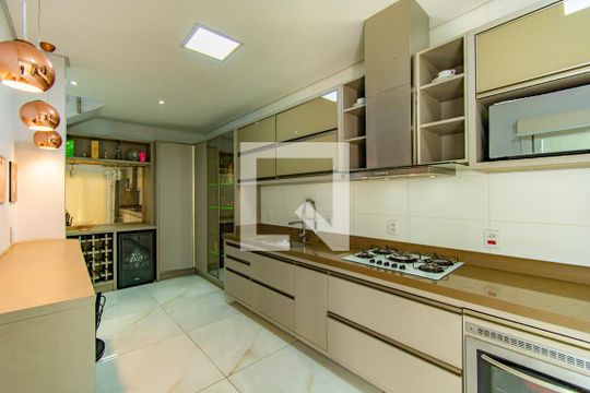 Cozinha de casa à venda com 4 quartos, 300m² em Rio Branco, Canoas