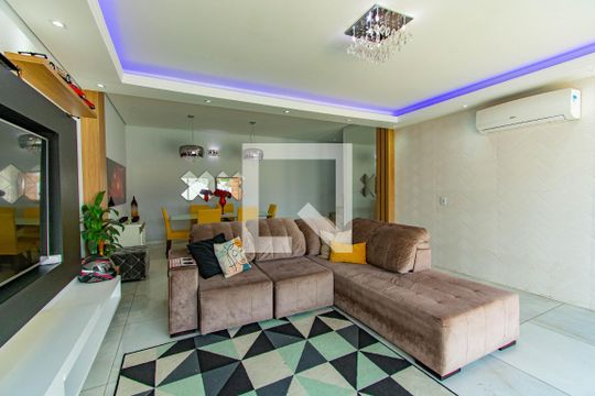 Casa à venda com 4 quartos, 300m² em Rio Branco, Canoas
