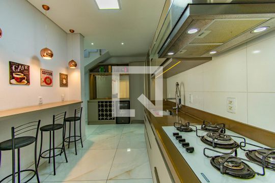 Cozinha de casa à venda com 4 quartos, 300m² em Rio Branco, Canoas