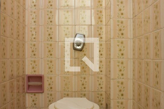 Banheiro de Serviço de apartamento para alugar com 3 quartos, 117m² em Encantado, Rio de Janeiro