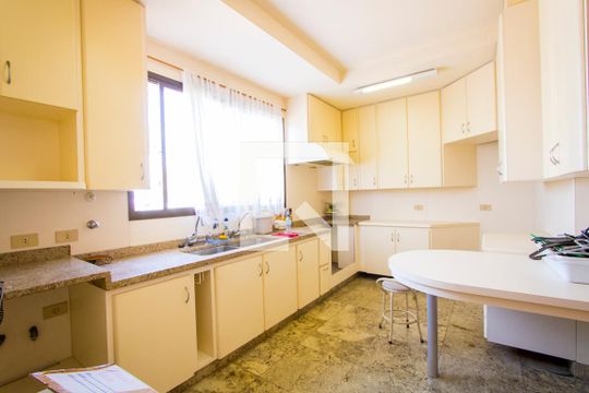 Cozinha de apartamento à venda com 4 quartos, 182m² em Centro, Santo André