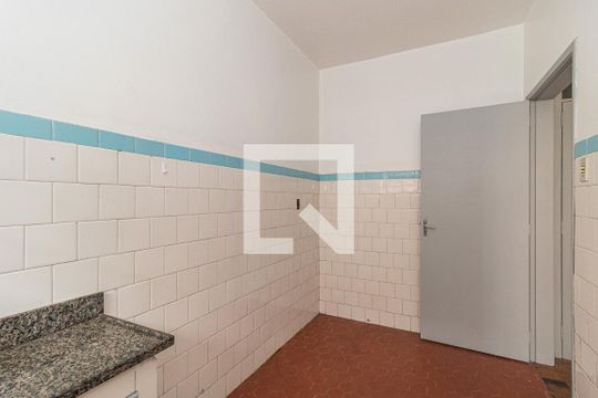 Cozinha e Área de Serviço de apartamento à venda com 2 quartos, 62m² em Passo D’areia, Porto Alegre