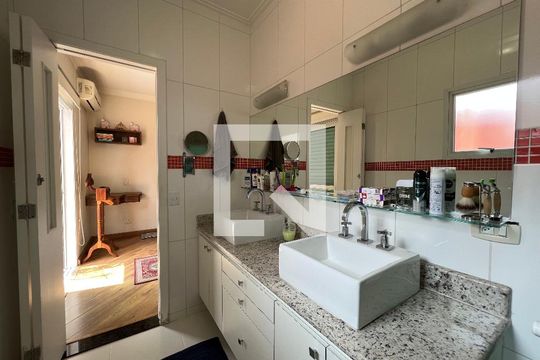 Banheiro do Quarto 1 de casa à venda com 4 quartos, 324m² em Lauzane Paulista, São Paulo