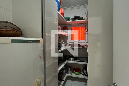 Despensa de casa à venda com 4 quartos, 324m² em Lauzane Paulista, São Paulo