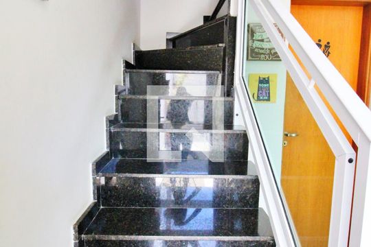 Escada de casa à venda com 2 quartos, 59m² em Vila Curuca, Santo André