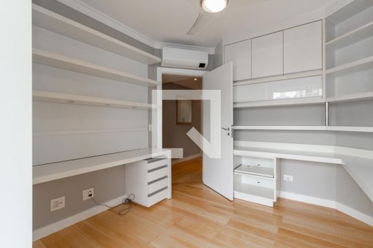 Escritório de apartamento à venda com 3 quartos, 150m² em Vila Olímpia, São Paulo
