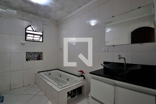 Banheiro Social 1 de casa à venda com 3 quartos, 103m² em Vila Curuçá, Santo André