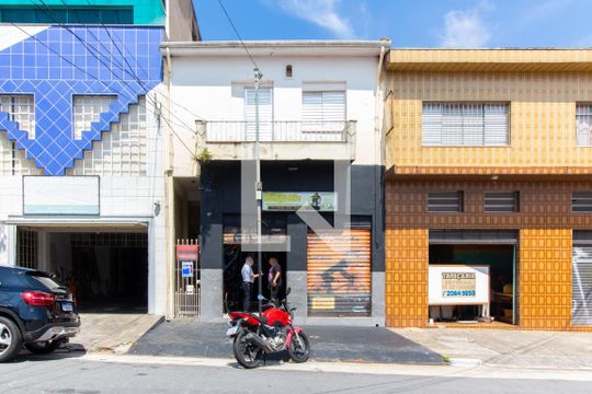 Fachada de casa para alugar com 1 quarto, 38m² em Vila Invernada, São Paulo