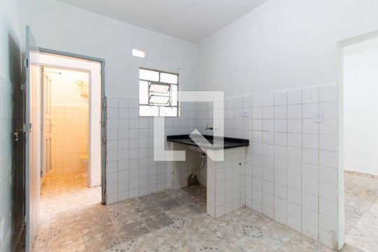 Cozinha de casa para alugar com 1 quarto, 38m² em Vila Invernada, São Paulo
