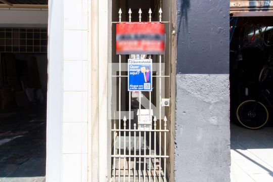 Fachada de casa para alugar com 1 quarto, 38m² em Vila Invernada, São Paulo