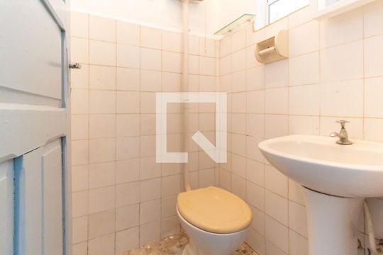 Banheiro de casa para alugar com 1 quarto, 38m² em Vila Invernada, São Paulo