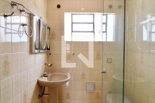 Banheiro de casa à venda com 2 quartos, 80m² em Santa Teresinha, Santo André