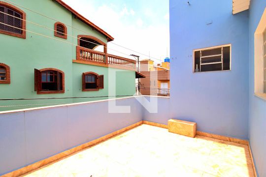 Área externa de casa à venda com 2 quartos, 80m² em Santa Teresinha, Santo André