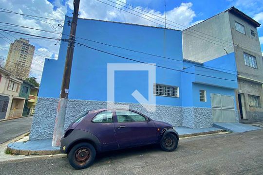 Fachada de casa à venda com 2 quartos, 80m² em Santa Teresinha, Santo André