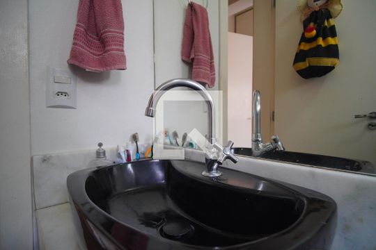 Banheiro de apartamento para alugar com 3 quartos, 69m² em Industrial, Novo Hamburgo