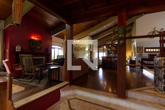 Casa à venda com 6 quartos, 565m² em Cavalhada, Porto Alegre