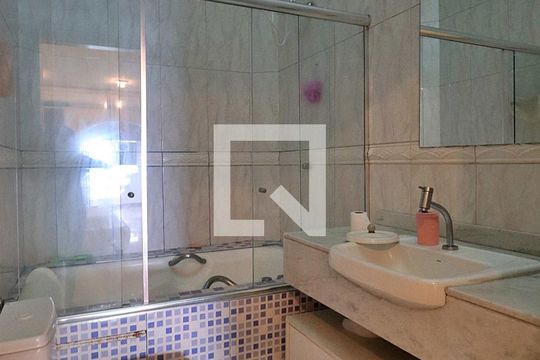 Banheiro do Quarto 1 - Suíte de casa para alugar com 3 quartos, 387m² em Vila Aquilino, Santo André