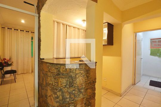 Entrada de casa para alugar com 3 quartos, 387m² em Vila Aquilino, Santo André