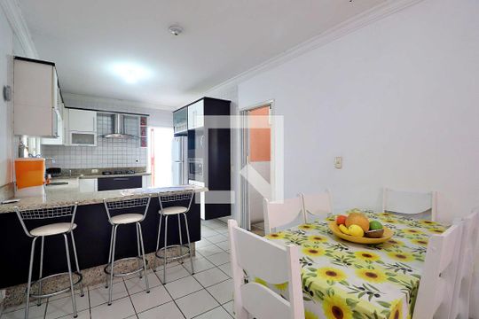 Cozinha de casa para alugar com 3 quartos, 387m² em Vila Aquilino, Santo André
