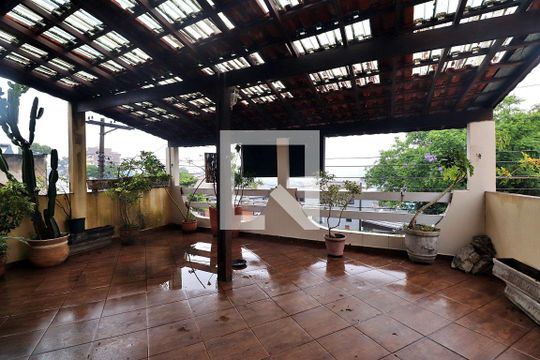Varanda do Quarto 1 - Suíte de casa para alugar com 3 quartos, 387m² em Vila Aquilino, Santo André