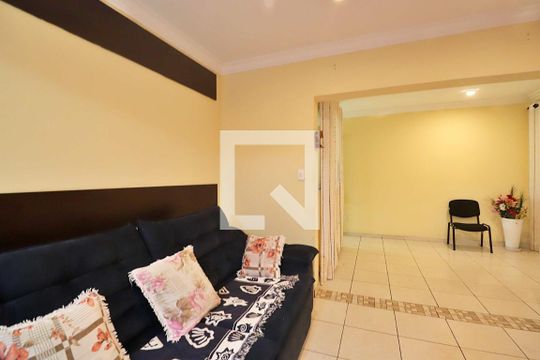 Sala de casa para alugar com 3 quartos, 387m² em Vila Aquilino, Santo André