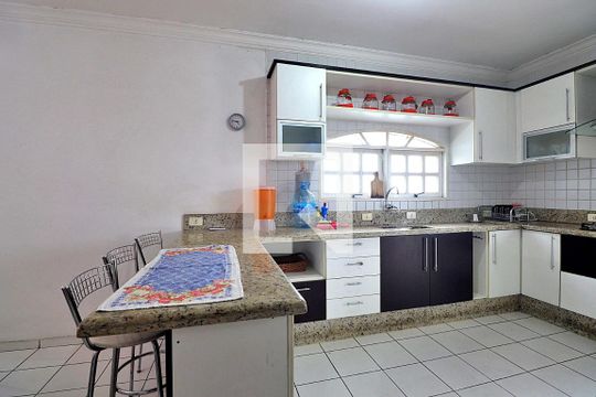 Cozinha de casa para alugar com 3 quartos, 387m² em Vila Aquilino, Santo André