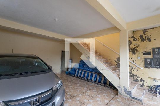 Garagem de casa à venda com 6 quartos, 550m² em Conceição, Diadema
