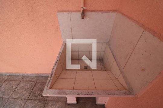 Área de Serviço- tanque de casa para alugar com 2 quartos, 70m² em Quarta Parada, São Paulo