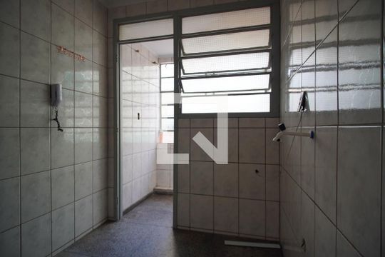 Cozinha de apartamento à venda com 2 quartos, 50m² em Rubem Berta, Porto Alegre