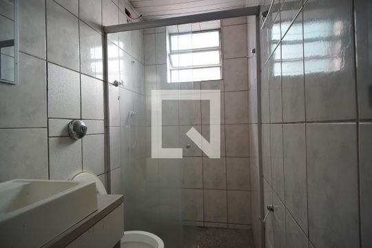 Banheiro de apartamento à venda com 2 quartos, 50m² em Rubem Berta, Porto Alegre