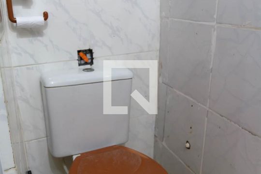 Banheiro de kitnet/studio para alugar com 1 quarto, 20m² em São Gonçalo, Salvador