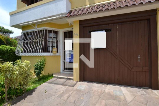 Fachada de casa à venda com 3 quartos, 165m² em Espírito Santo, Porto Alegre