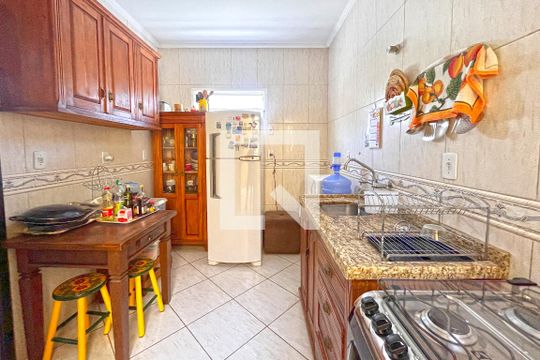 Cozinha de casa à venda com 3 quartos, 165m² em Espírito Santo, Porto Alegre