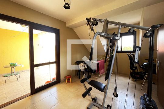 Quarto/Reversivel de casa à venda com 3 quartos, 165m² em Espírito Santo, Porto Alegre