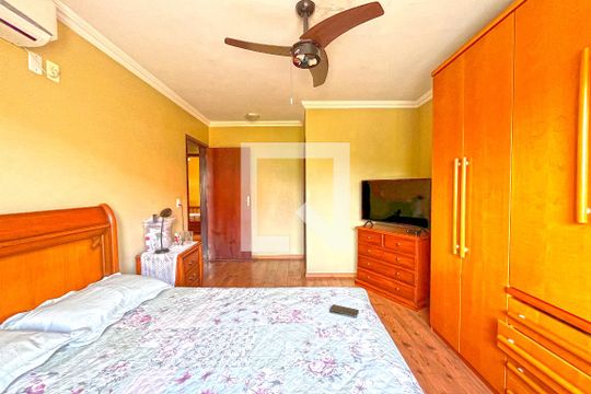 Suíte de casa à venda com 3 quartos, 165m² em Espírito Santo, Porto Alegre