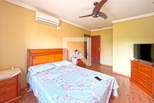 Suíte de casa à venda com 3 quartos, 165m² em Espírito Santo, Porto Alegre