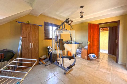 Quarto/Reversivel de casa à venda com 3 quartos, 165m² em Espírito Santo, Porto Alegre